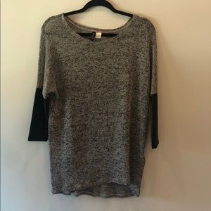 Grey shirt with leather sleeve